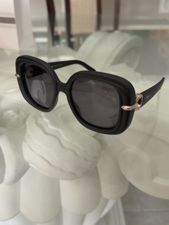 Salvatore Ferragamo Black Square Gradient Lens Sunglasses main image 7